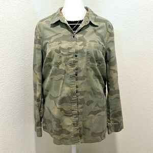 ✨Old Navy Woman’s button down shirt